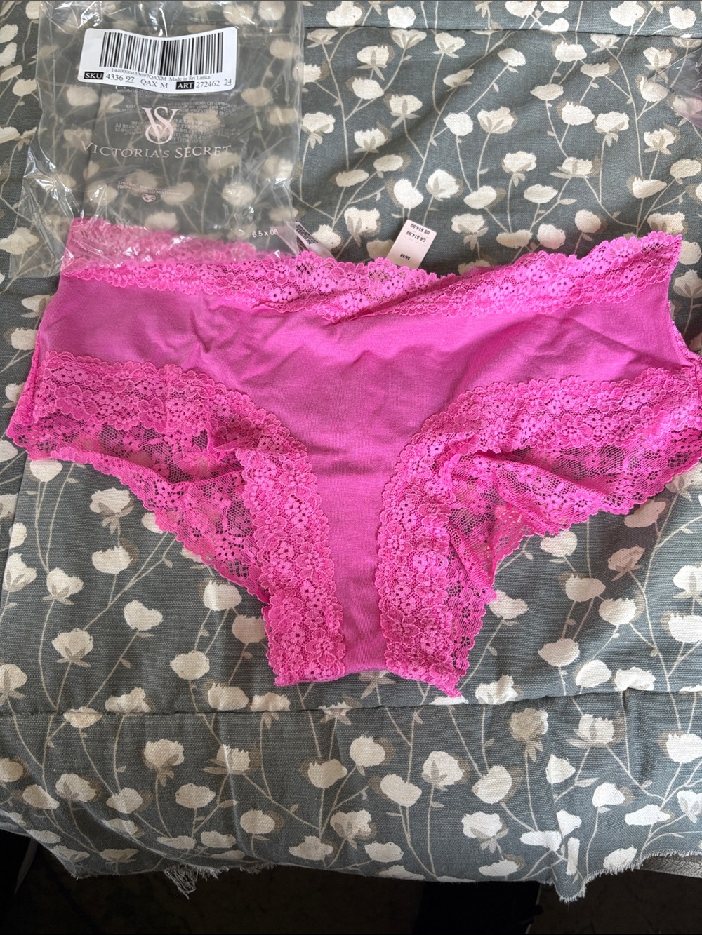 7️⃣1️⃣5️⃣ Victoria's Secret Bright Pink Lace Bikini Panty